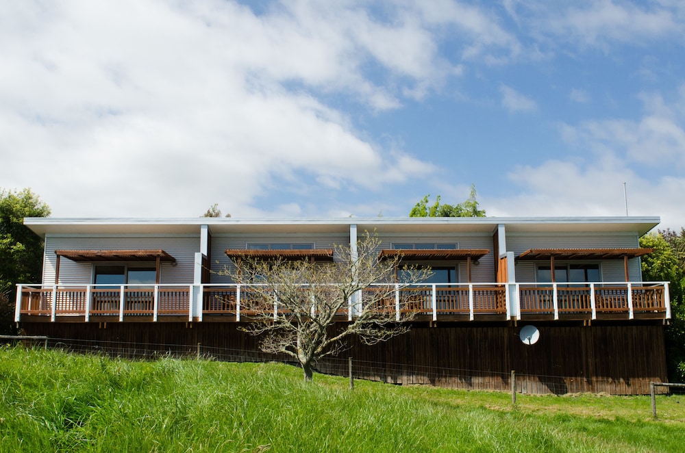 Tasman Hill Lodge - Adult Only