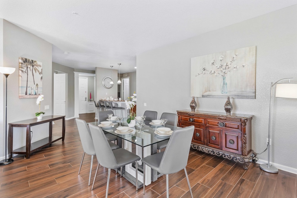5049 Shoreway Loop #203