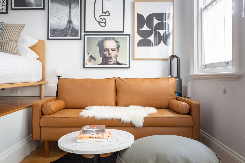 Historic Art-filled Studio Close to Transport