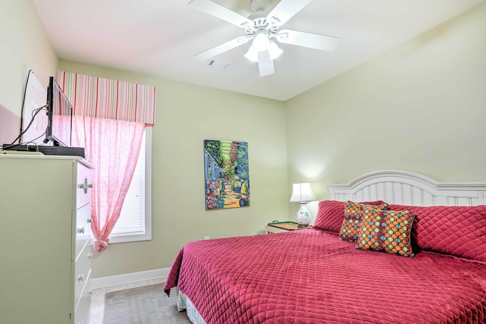 Gulf Shores Family Home w/ Deck, Walk to Beach! view 2