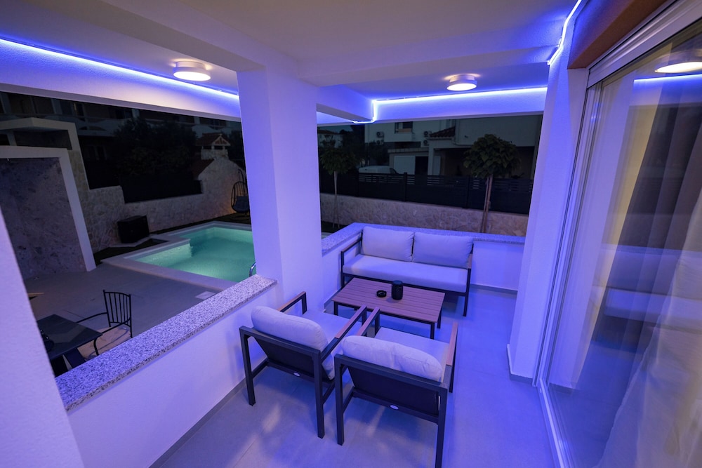Nova Luxury Residence apartment with private heated pool