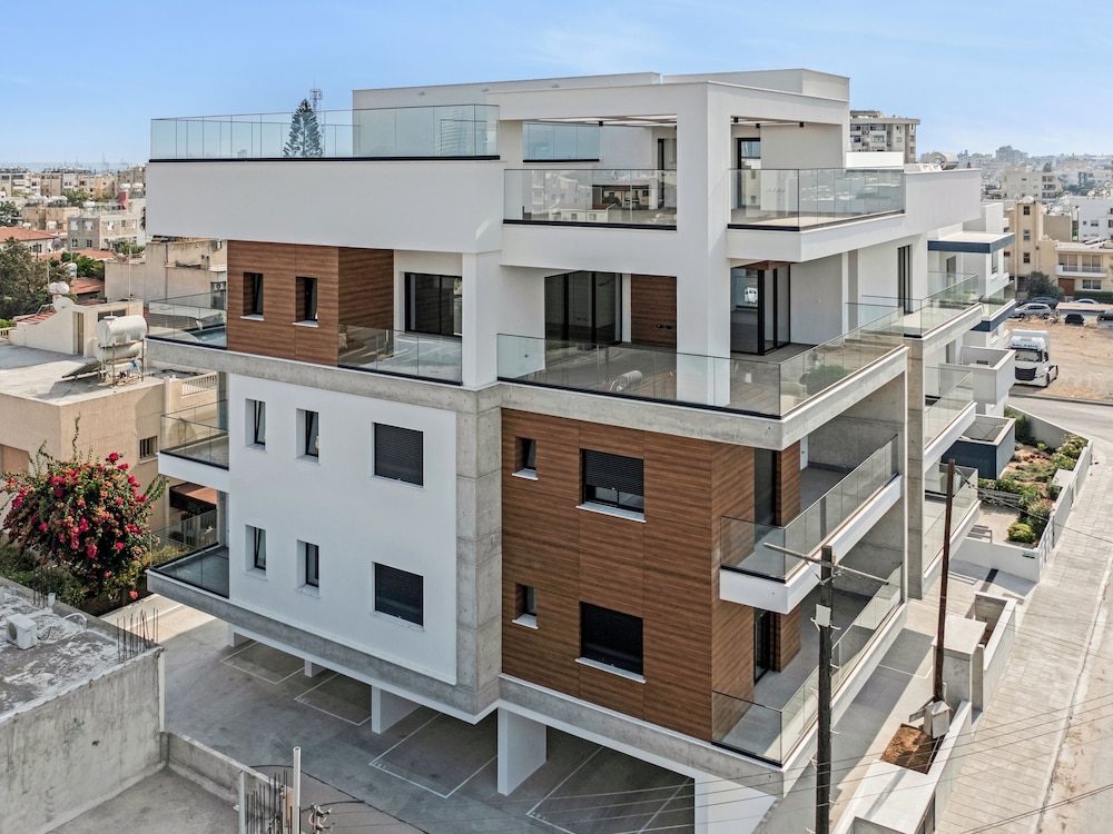 Sanders Crystal 2 Limassol