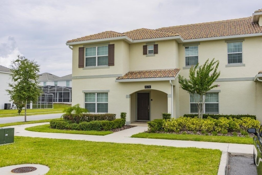 William's Champions Gate Vacation Townhome 5 Bedroom Townhouse by Redawning - Image 1