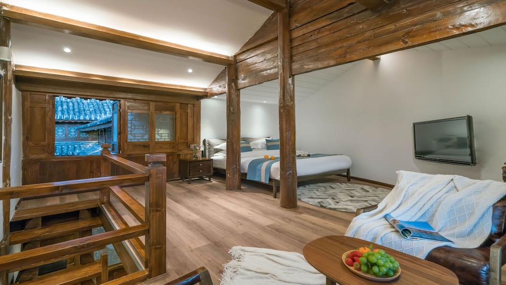 Lize Graceland Artistic Suite Inn