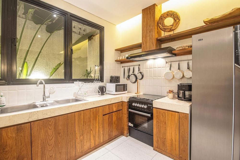 Elegant 4BR Seminyak Villa 10min From the Shore