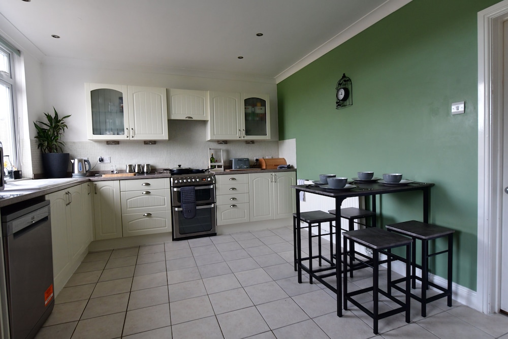 2Bd Garden Home - A Short Walk To Stonehenge