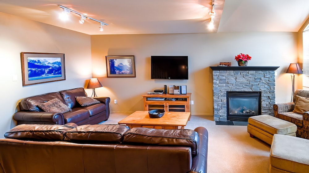 Thunder Ridge by Fernie Lodging CO