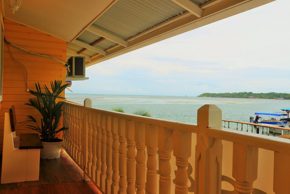 Hostel Mamallena Bocas del Toro - Adults Only - Property Image 1