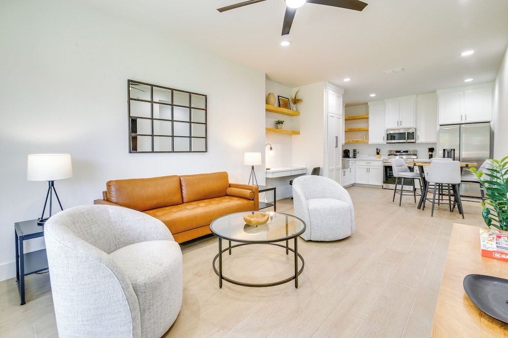 Stylish Brownsville Stay: Coastal Day Trips!