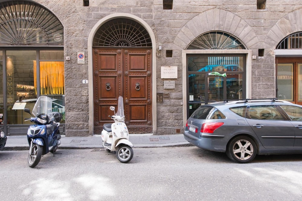 Paravia Suite