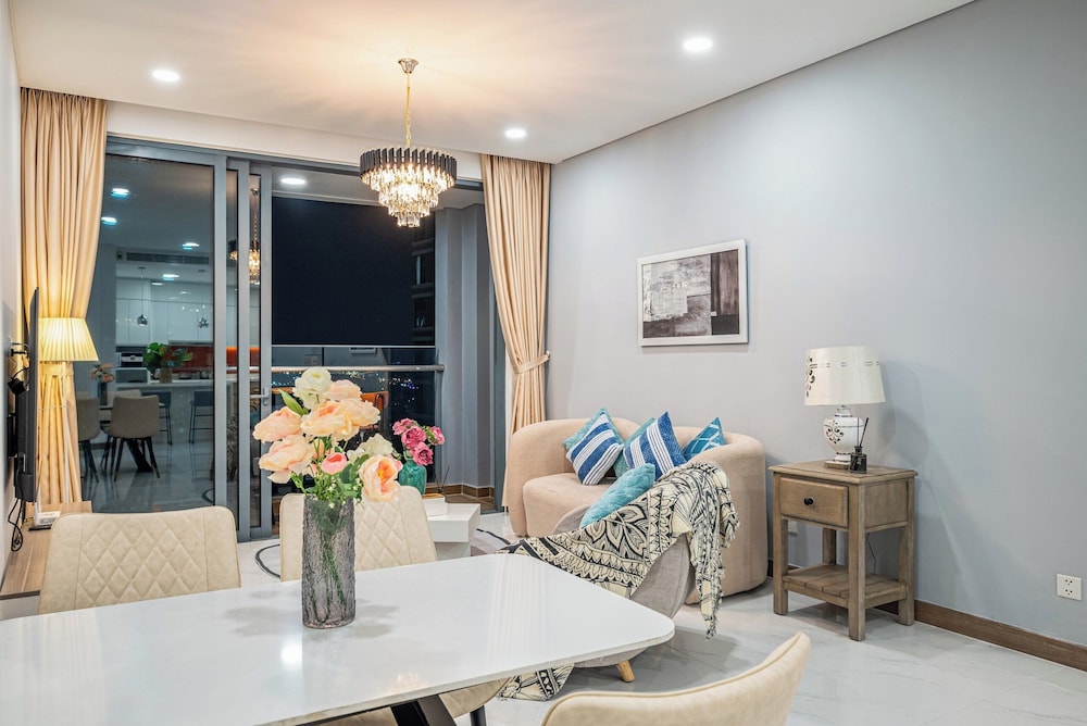 Luxury Sunwah Apartment near Landmark 81 - City View