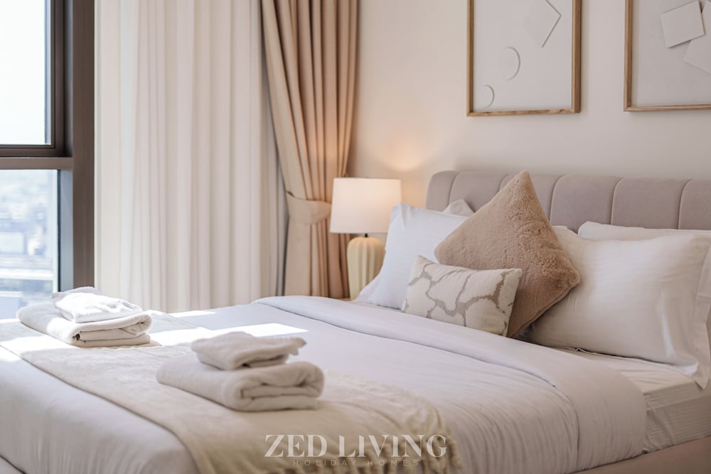 Downtown 2BR | Walk to Burj Khalifa + Dubai Mall