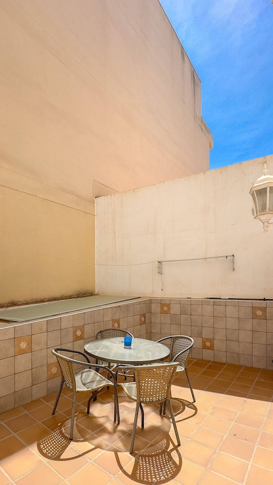 Cd-1941 Two Bedroom Apartment With Patio
