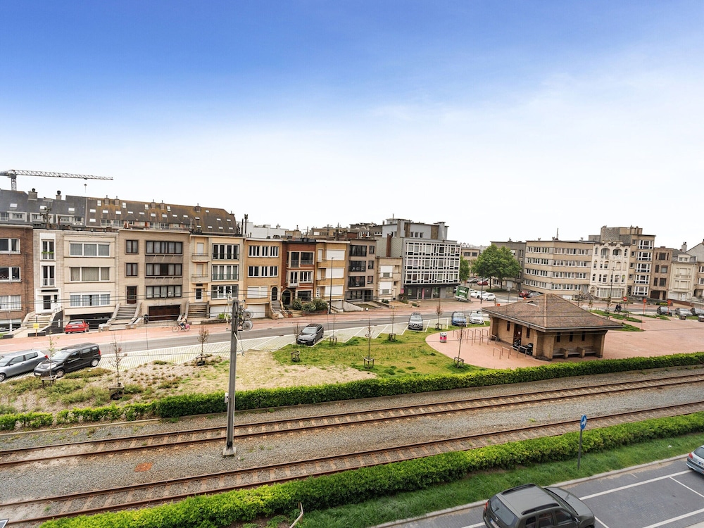 Flat With Terrace & Play Area