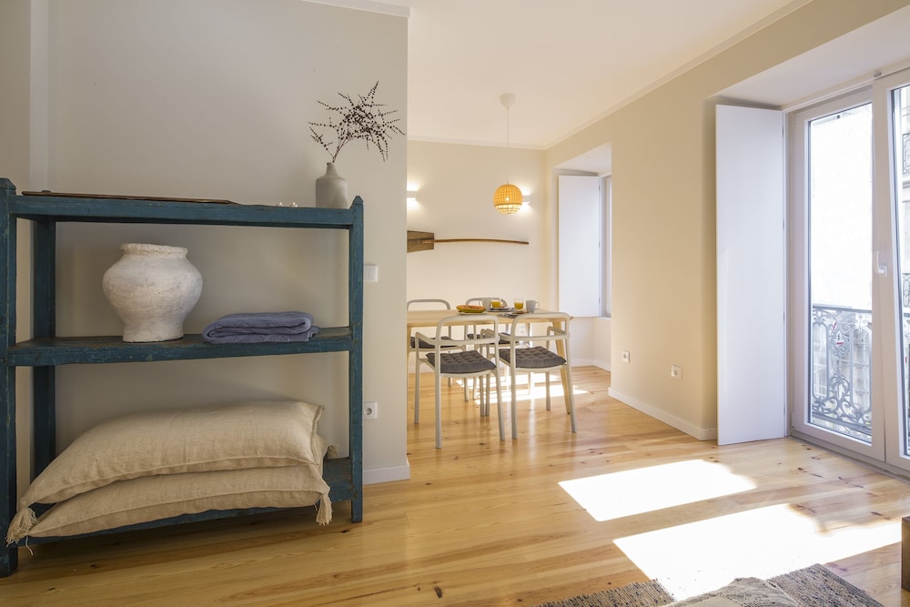 Santos Apartments by Linc