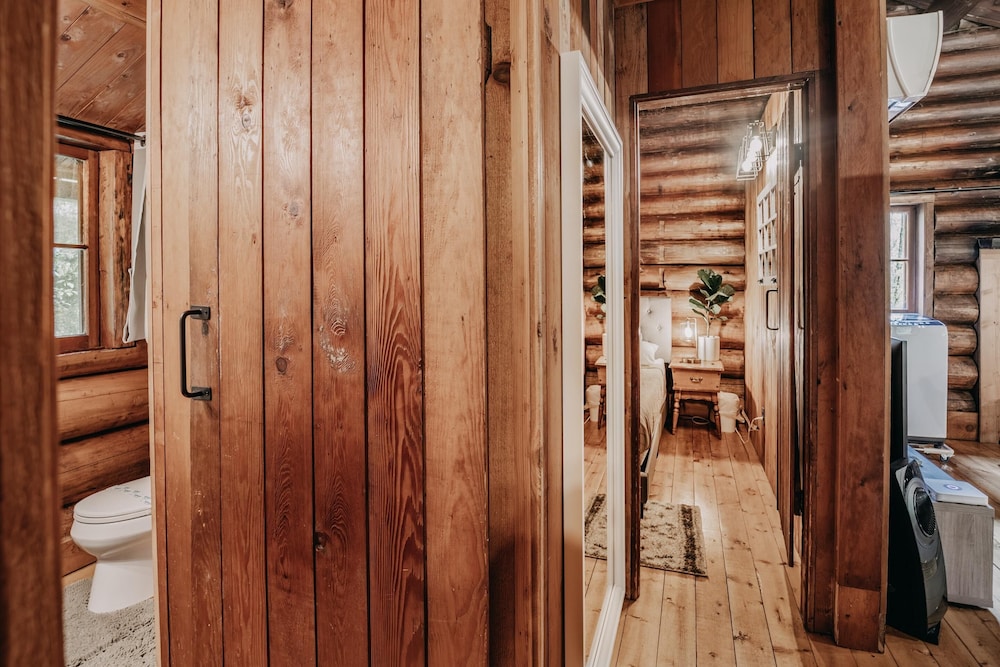 76gs - Genuine Log Cabin - Wifi - Pets Ok - Sleeps 4
