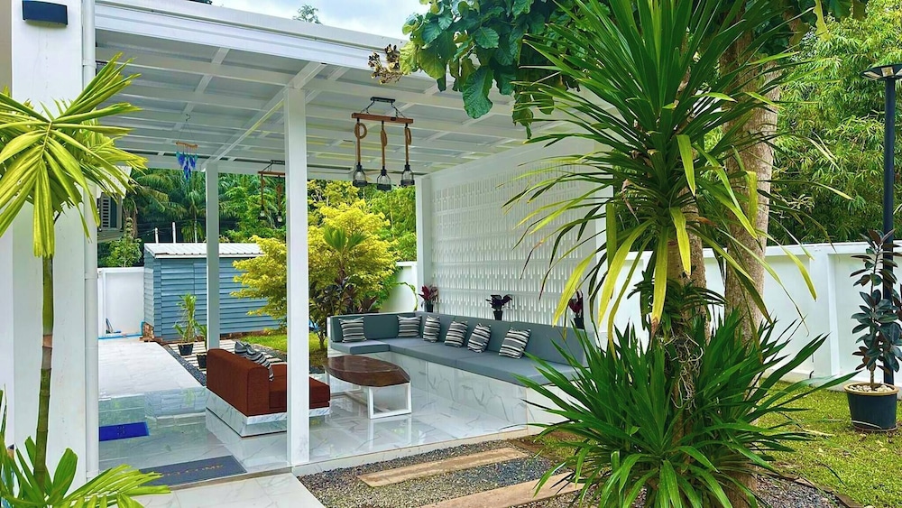 Beautiful Villa Between Jungle