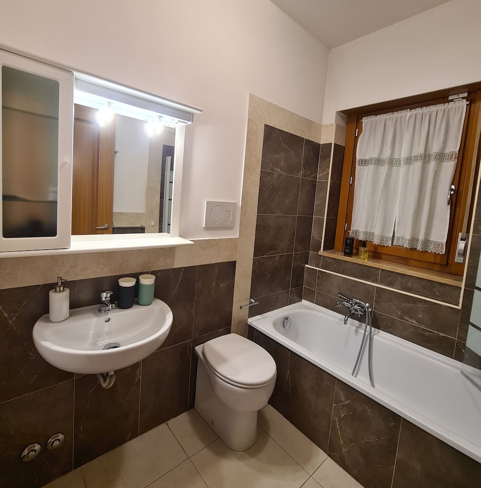 Rooms And Comfort Apartment