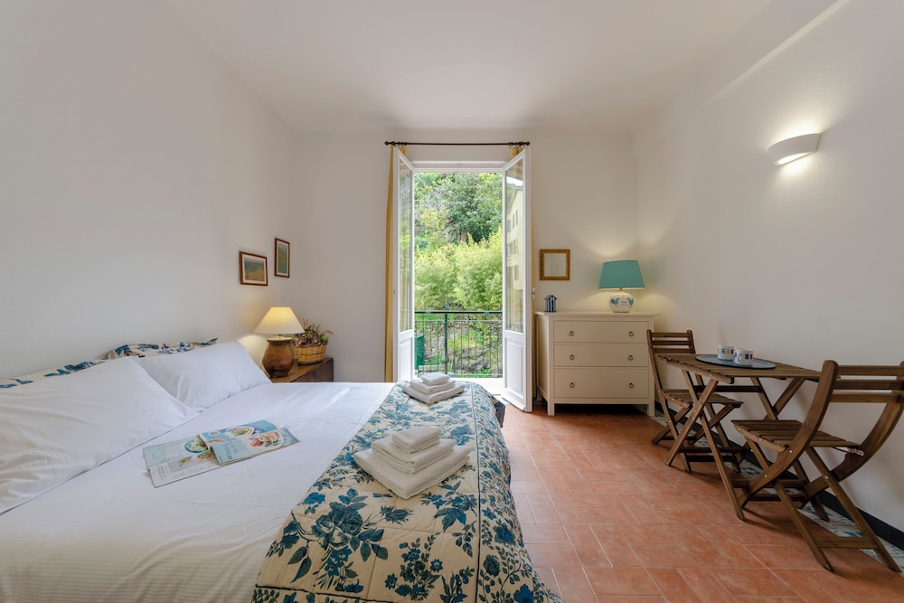 Vernazza Apartments
