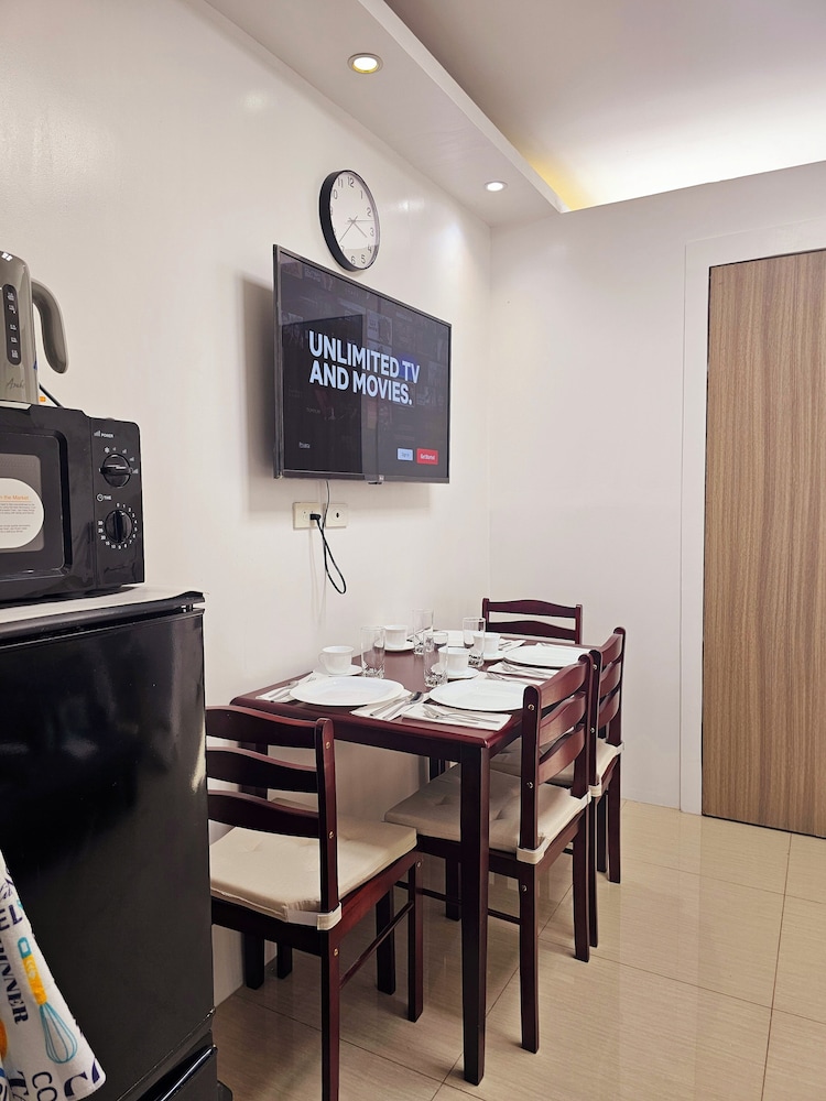 Hannah Crib at Shore Residences