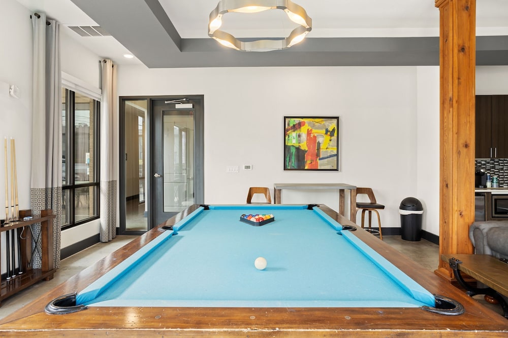 White Rock Lakewood Hideaway Pet-friendly Pool