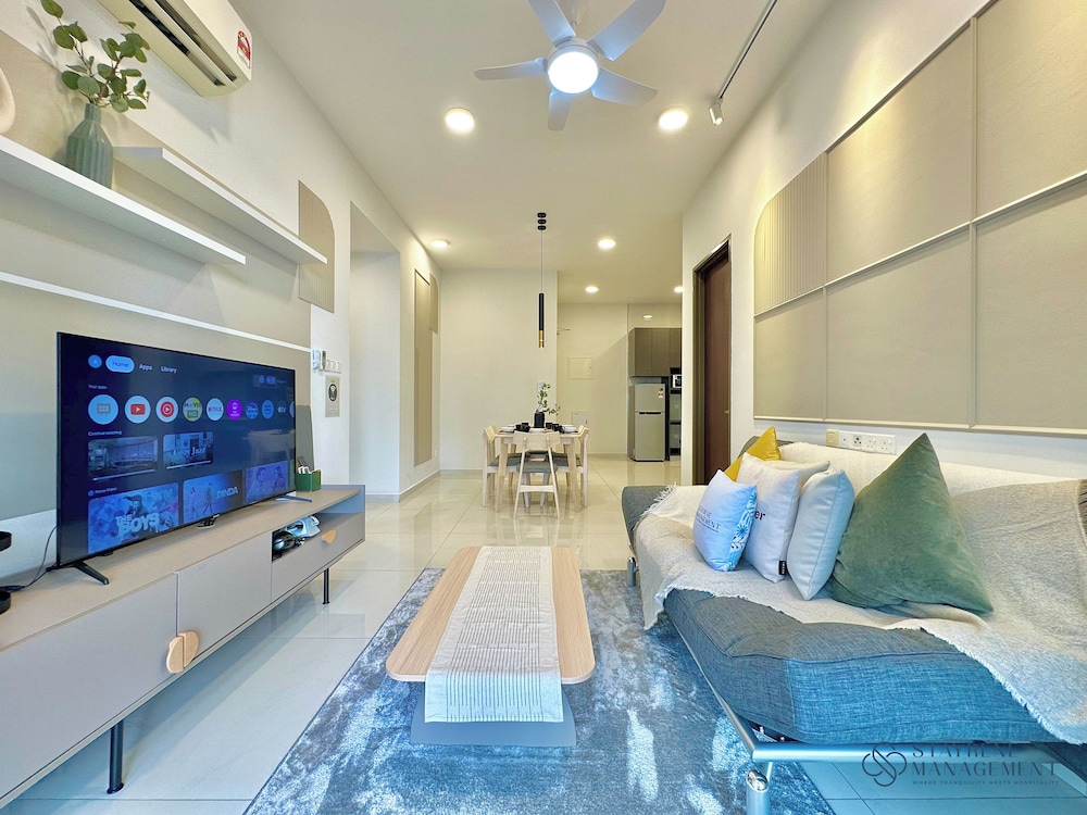 Country Garden Danga Bay Sea View Homestay by Stayrene