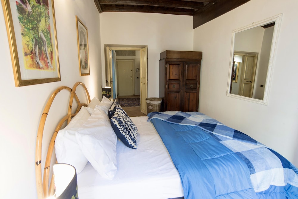 Estate4home - Trevi Fountain Apartment