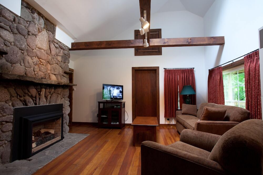 Blue Hill Lodge