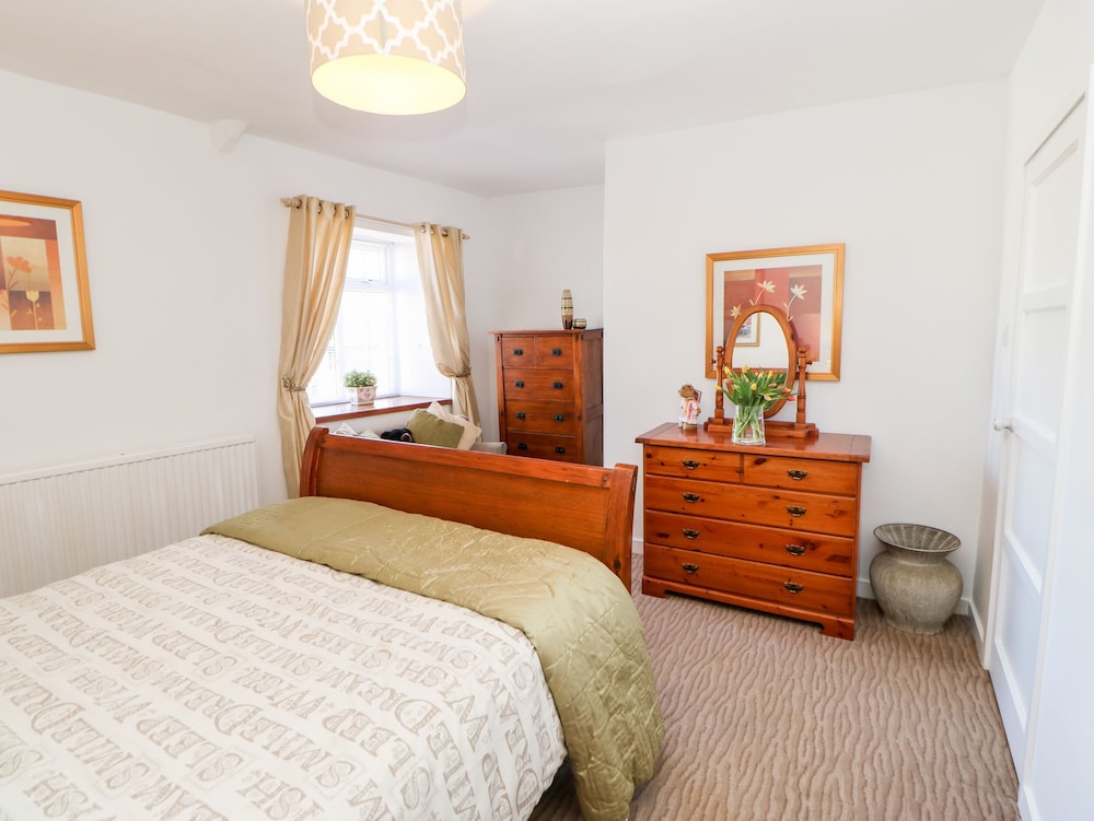 Kings Cottage view 2