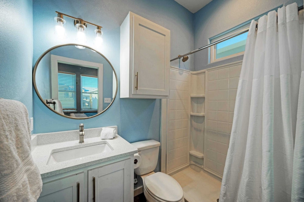 Cart-friendly Boardwalk to the Beach Private Pool, Firepit & Pond Views 361 Bayview