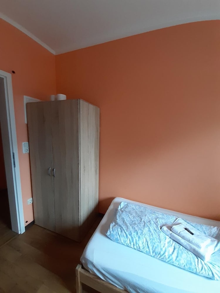 2-Rent Group Hostel Rooms&Apartments TUB19A