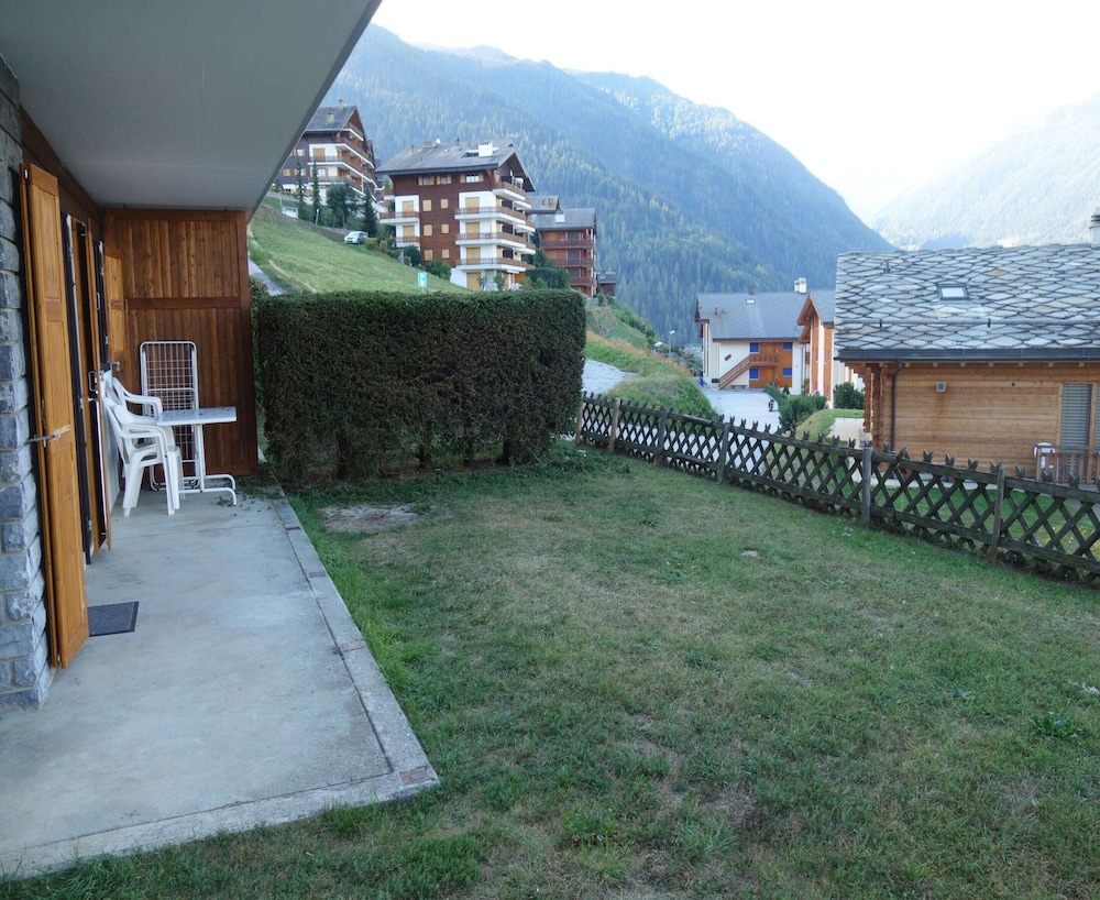 Mountain Escape With Fireplace