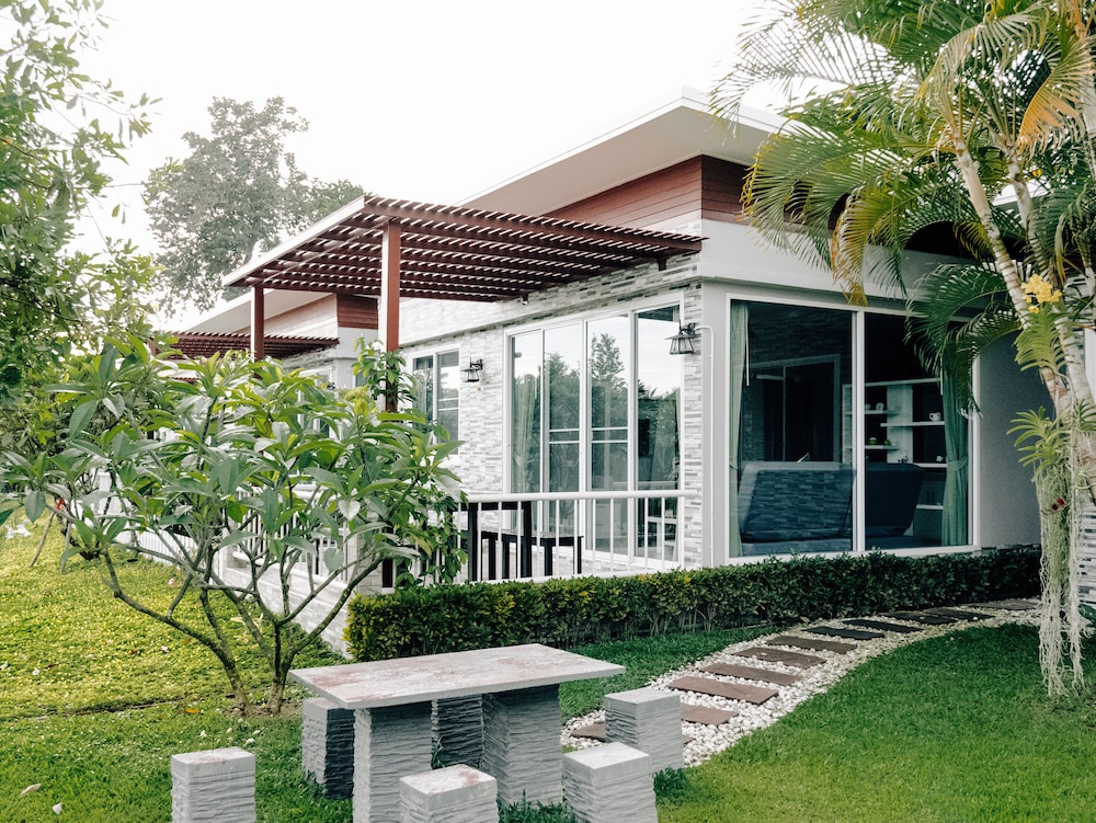 Rai Fahpratan Home and Garden