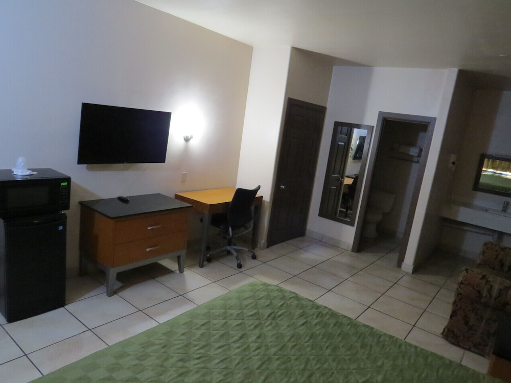 Executive Inn and Suites