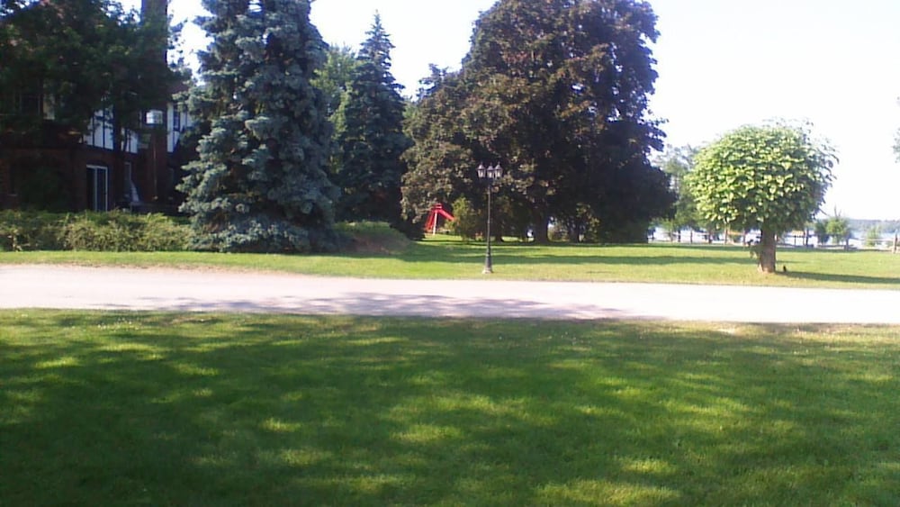 Riverside Park Motel and Campground - Image 5