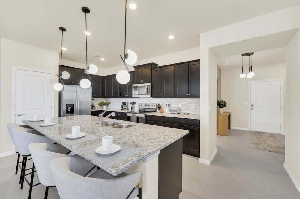 The Cutest Tonwhome & Private Splash Pool! 5 Bedroom Townhouse