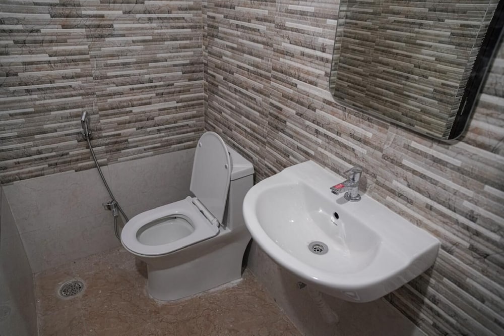 Manish Suites & Service Apartments