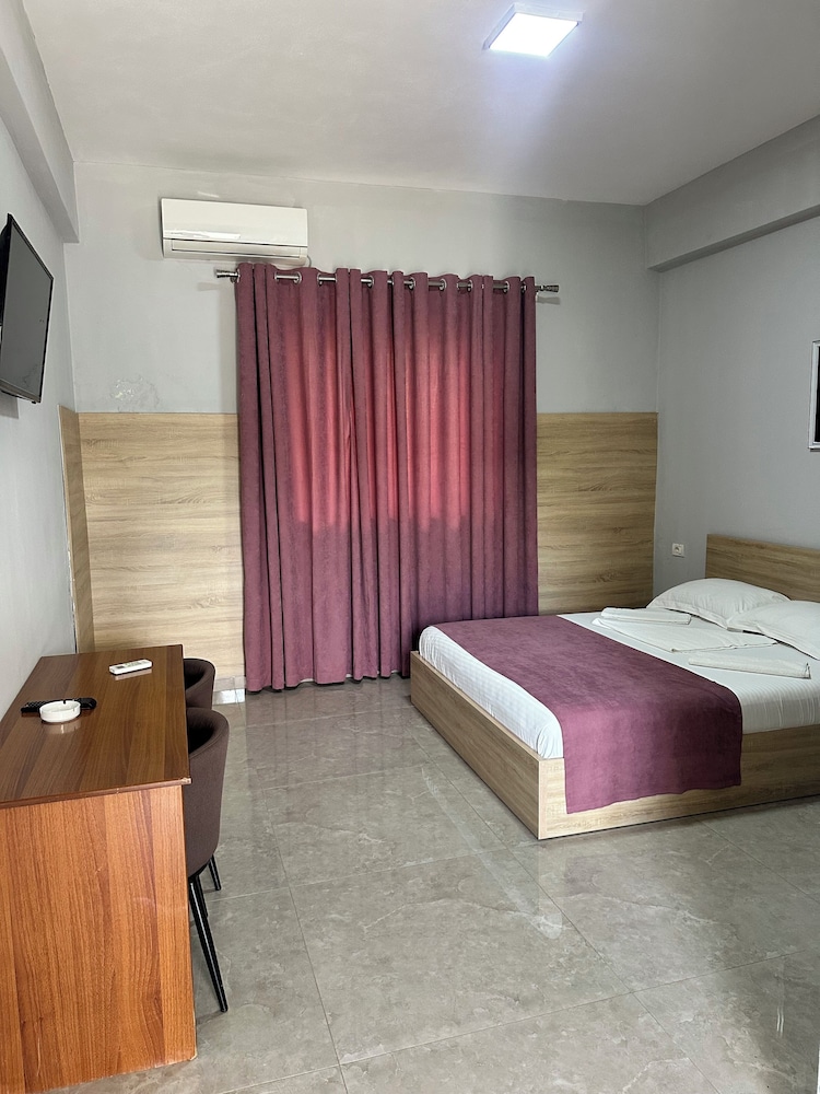 Sweet Hotel