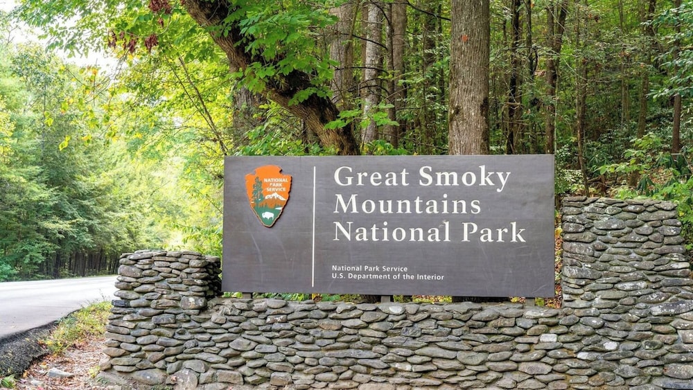 Lovely Cabin near GSMNP & Attractions