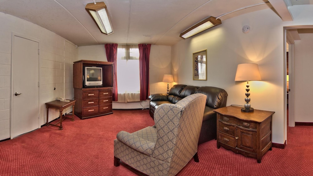 Travelodge by Wyndham Watertown