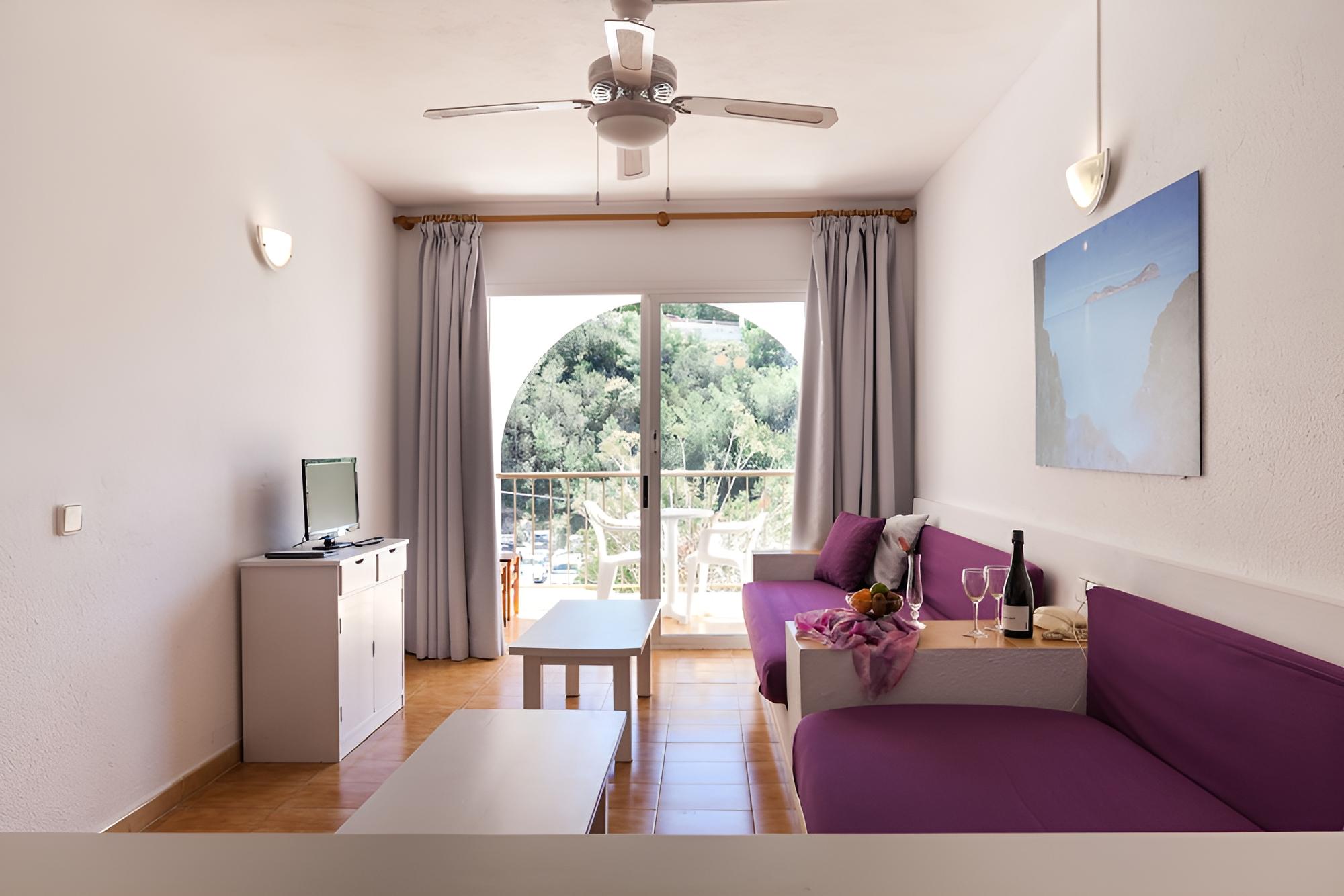 Aparthotel Puerto Cala Vadella