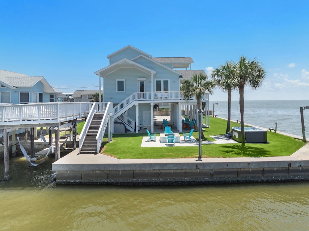 Blue Marlin Bayfront Retreat by Ryson Vacation Rentals