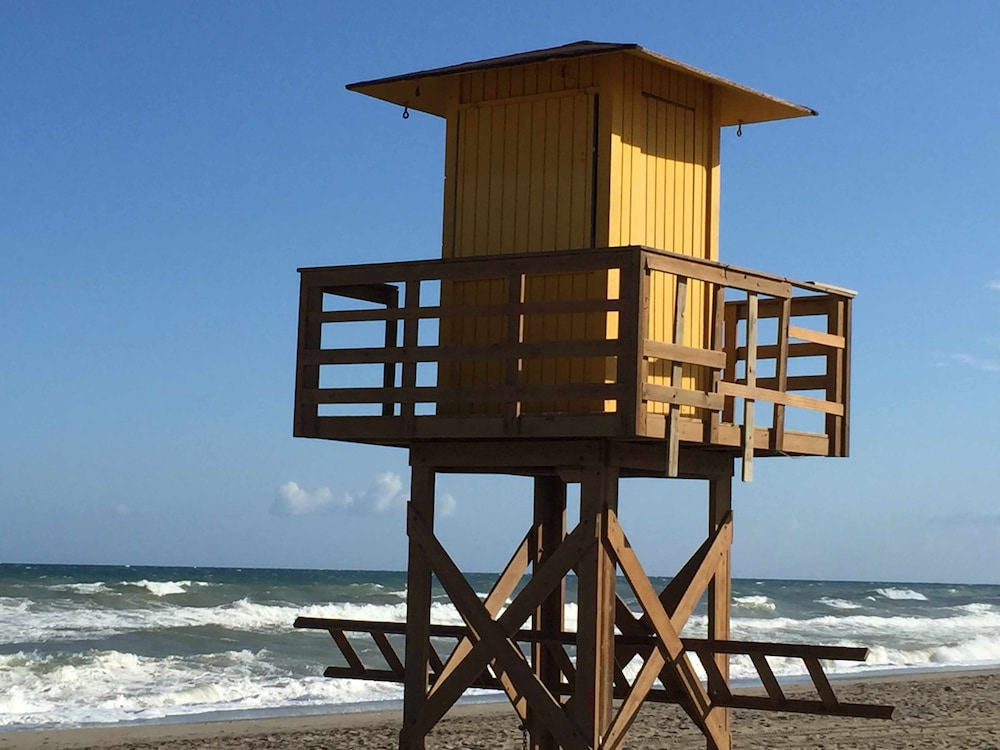 VenAVera C10A - Ground floor Garden 3Bedrooms/2Baths Beachfront, WIFI