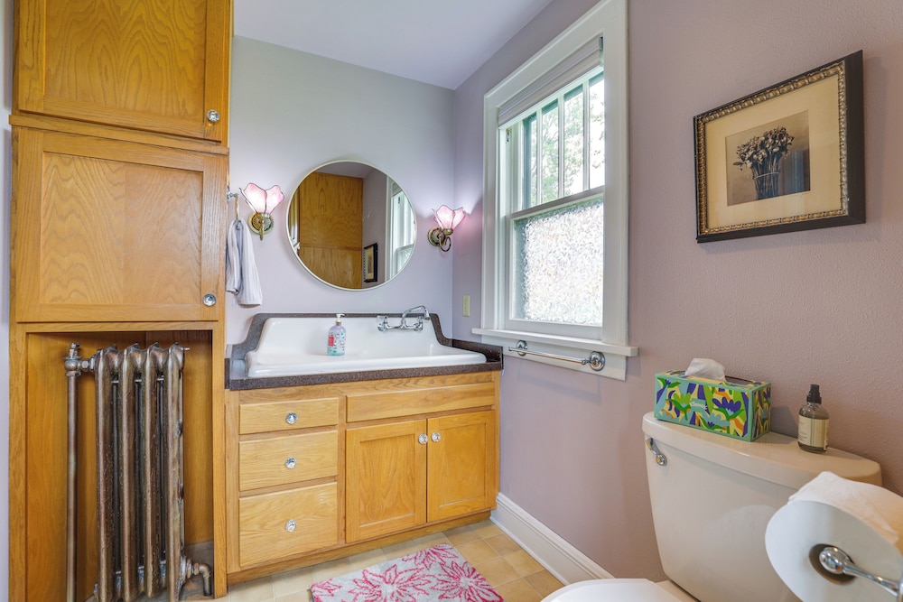 Group Getaway: Luxe Farmhouse in Mt Horeb!