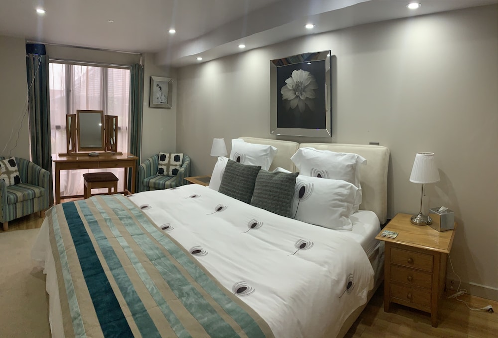 King Canute Apartment - Crown Lettings view 2