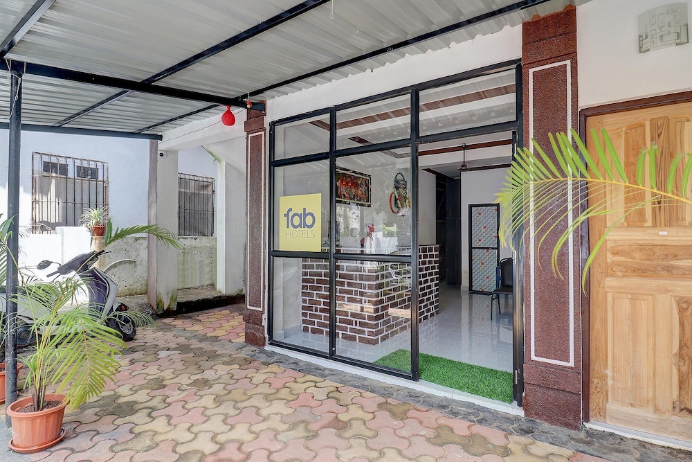 Fabhotel Zelosena