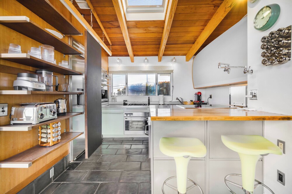 Mulholland View - Mid-century Modern Escape w/ Infinity Pool