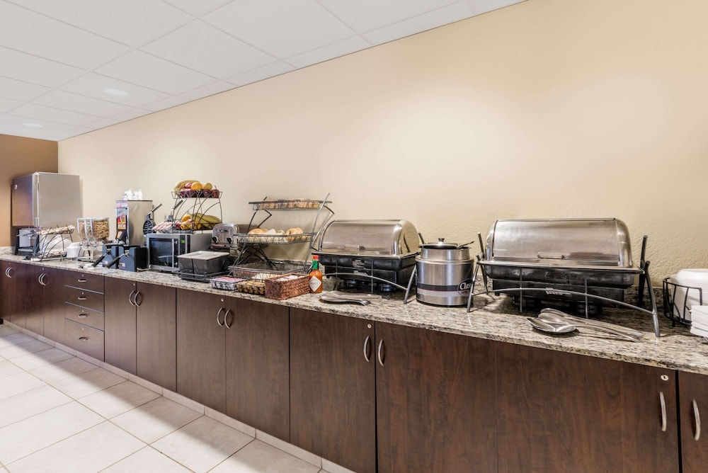 Dickinson Vacations - Microtel Inn  Suites by Wyndham Dickinson - Property Image 5