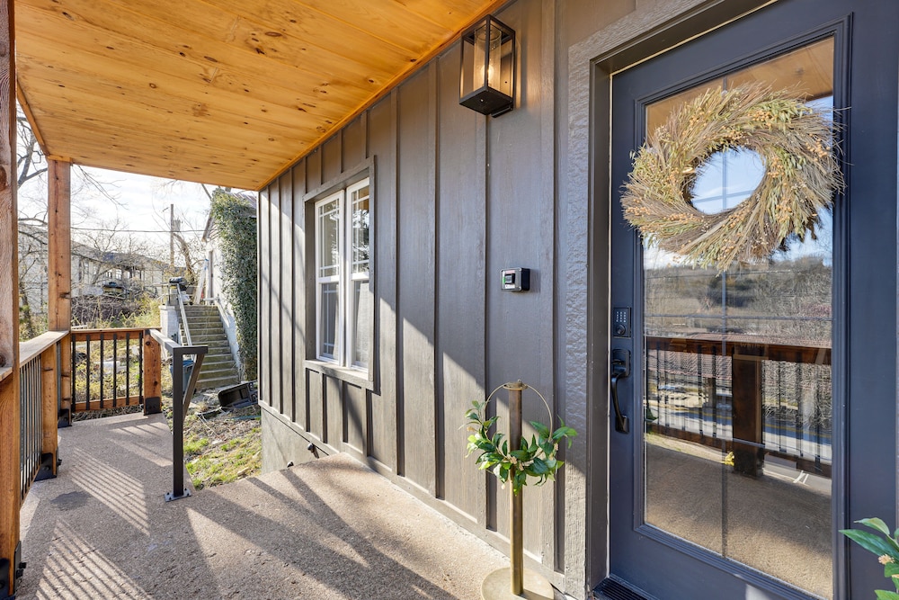 Historic Hollister Home: Shop, Dine & Drink Nearby