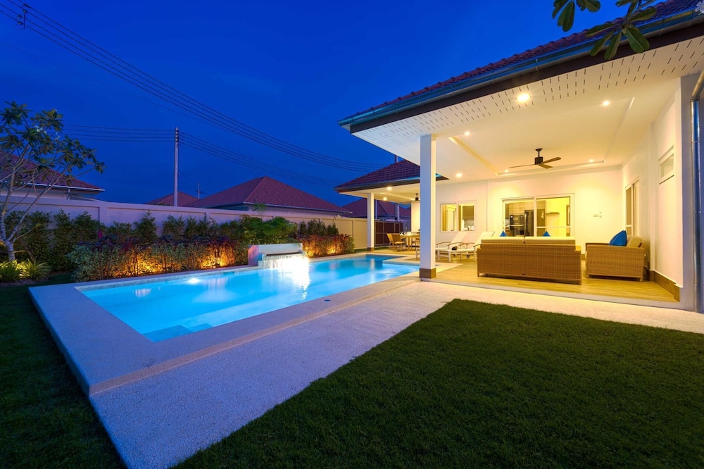 Brand-New Modern 3-Bedroom Villa MB20